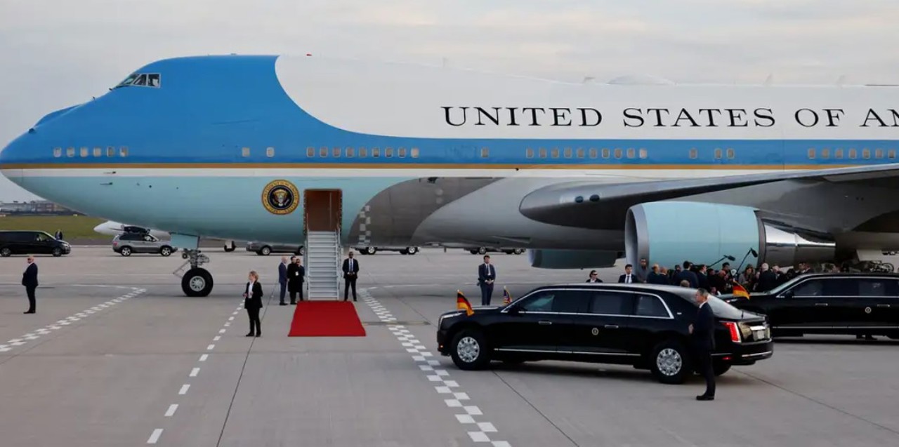 Самолет Трампа развернулся после вылета в Давос из-за неисправности