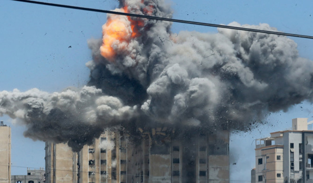 Forțele israeliene au bombardat mai multe zone din Fâșia Gaza, ucigând cel puțin 39 de persoane 