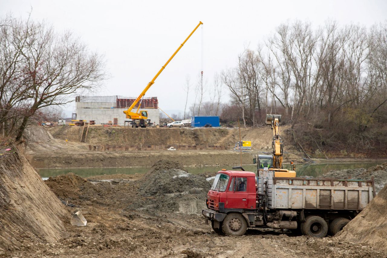 Construcția podului de la Ungheni avansează: lucrările au depășit 20-25% pe ambele maluri ale Prutului