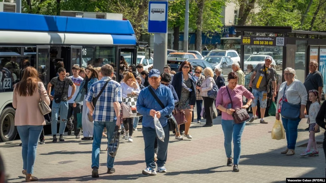 Sondaj: Majoritatea cetățenilor susțin aderarea R. Moldova la UE. Cine sunt favoriții la prezidențiale?