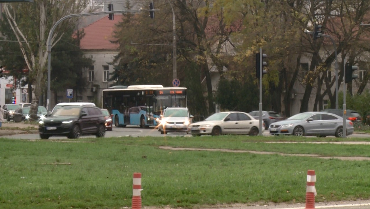 Semafoarele instalate în zona Autogării de Nord, nefuncționale. Șoferii sunt nemulțumiți de ambuteiaje 