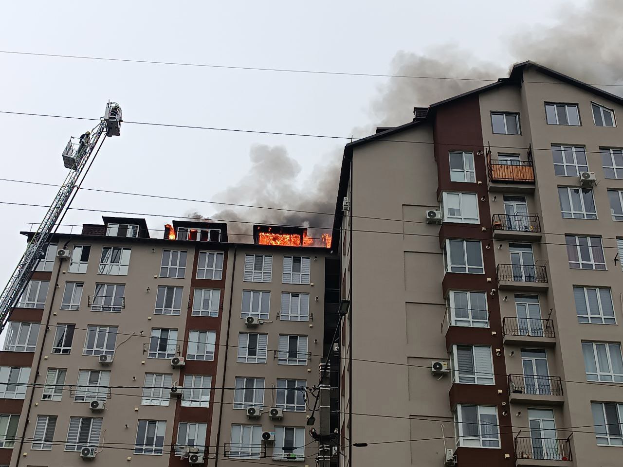 Control inopinat după incendiul de la mansarda blocului din Durlești