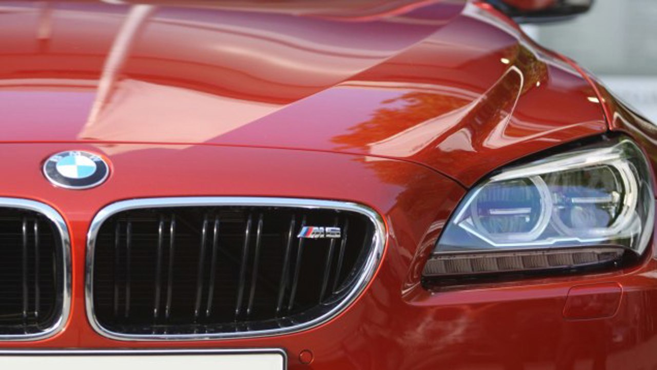 Сотрудник автомойки приговорён к тюремному заключению за угон автомобиля клиента и кражу вещей из салона