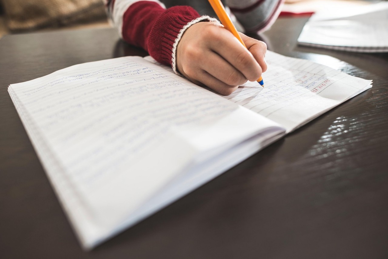 Scrisul de mână dezvăluie trăsături de personalitate și felul în care gândești, explică specialiștii 