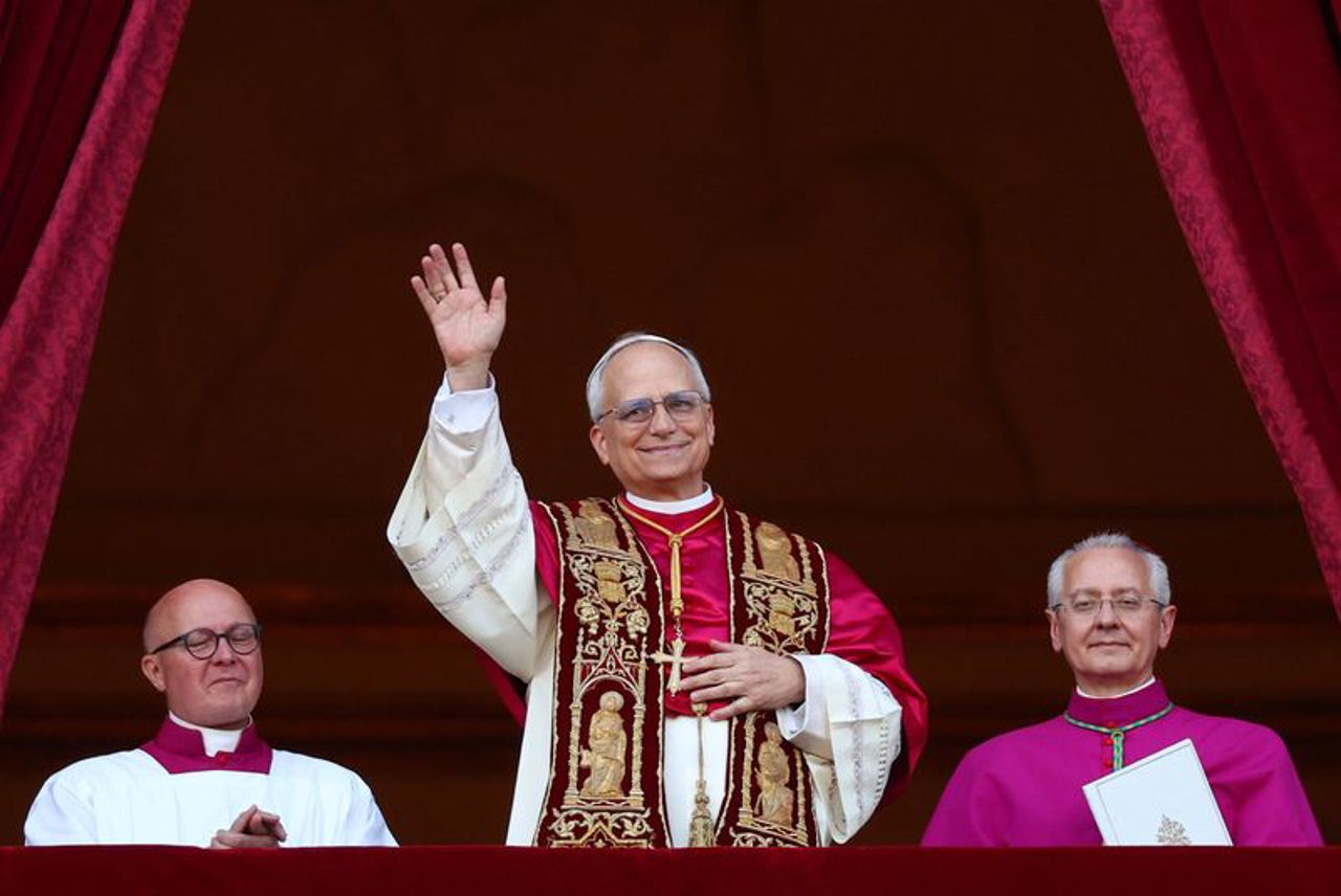 Robert Prevost este noul papă ales la Vatican