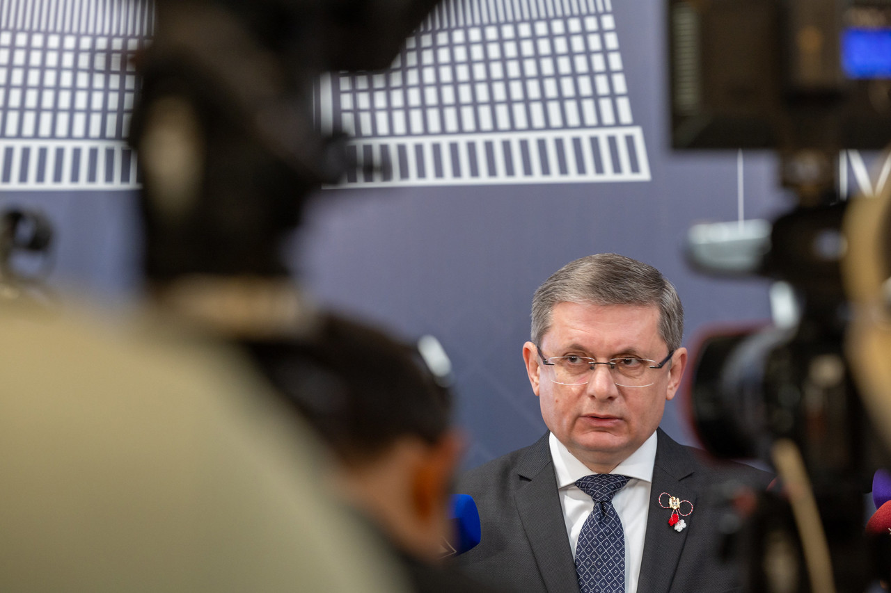 Grosu: „Nu avem luxul de a sta și a aștepta”. Parlamentul a trimis la Comisia de la Veneția legea privind numirea experților în Comisia Vetting