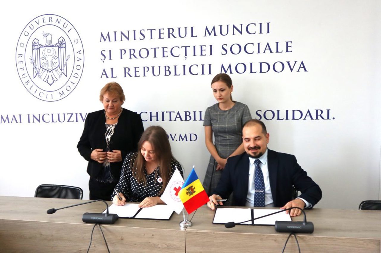 Memorandum de Înțelegere pentru sprijinirea persoanelor vulnerabile din Republica Moldova, semnat cu Societatea Crucea Roșie