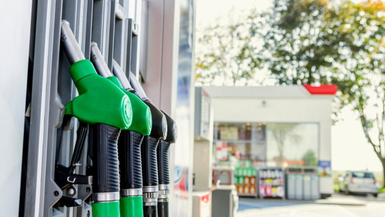 Motorina a ajuns mai scumpă decât combustibilul pentru avioane în Europa, iar analiștii avertizează că prețurile vor rămâne ridicate
