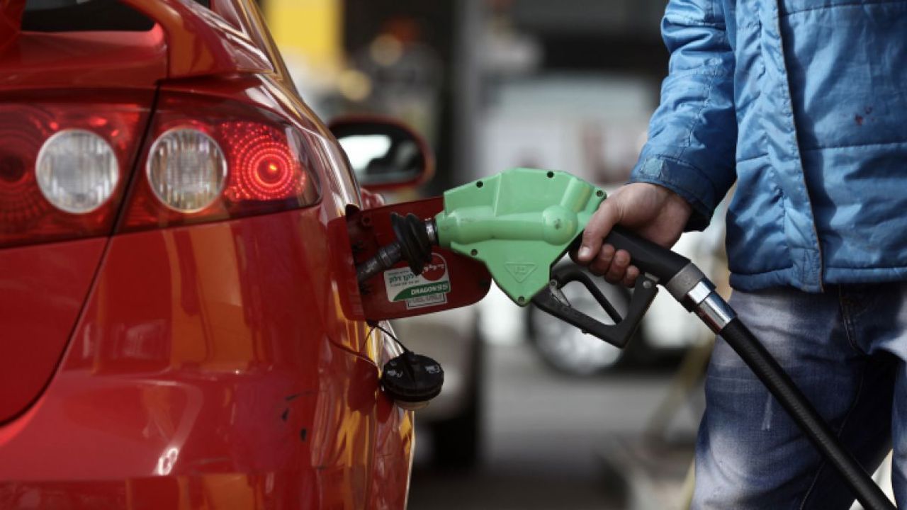 Carburanții continuă să se ieftinească. Cât vor costa vineri benzina și motorina