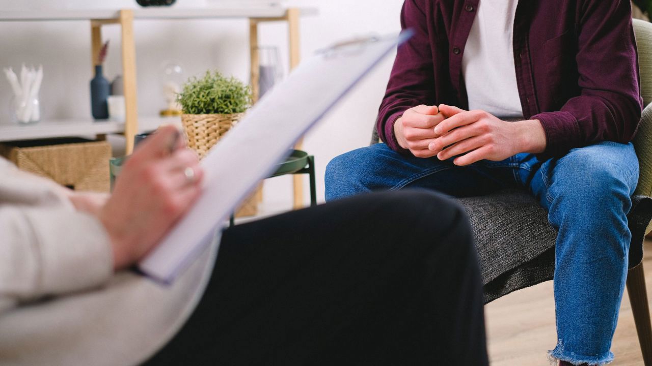 Reguli noi pentru psihoterapeuți. Și medicii psihiatri vor avea nevoie de formare acreditată