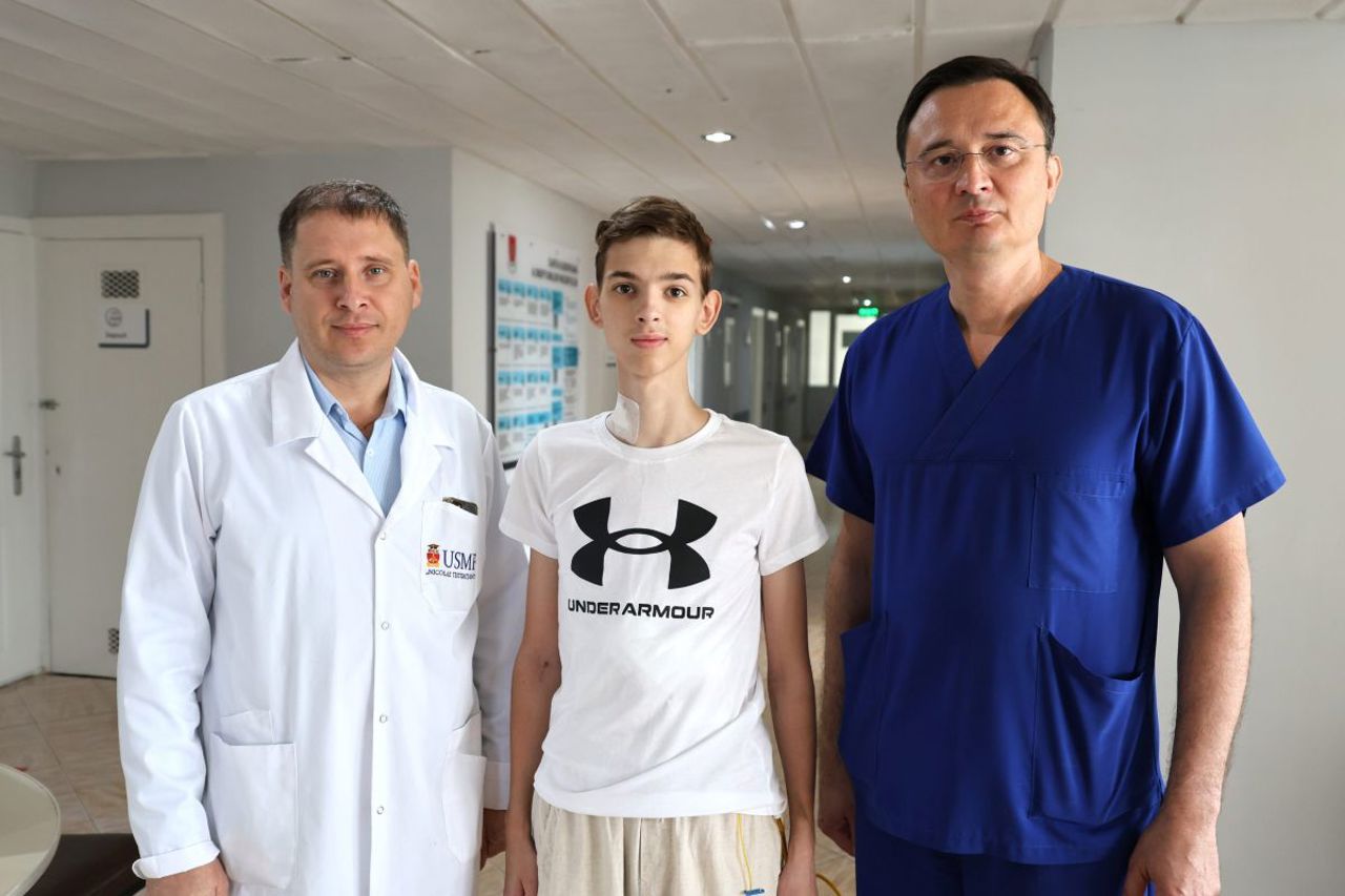 Adolescent de 15 ani, salvat de o rudă și de medici: Încă un transplant realizat cu succes la Chișinău