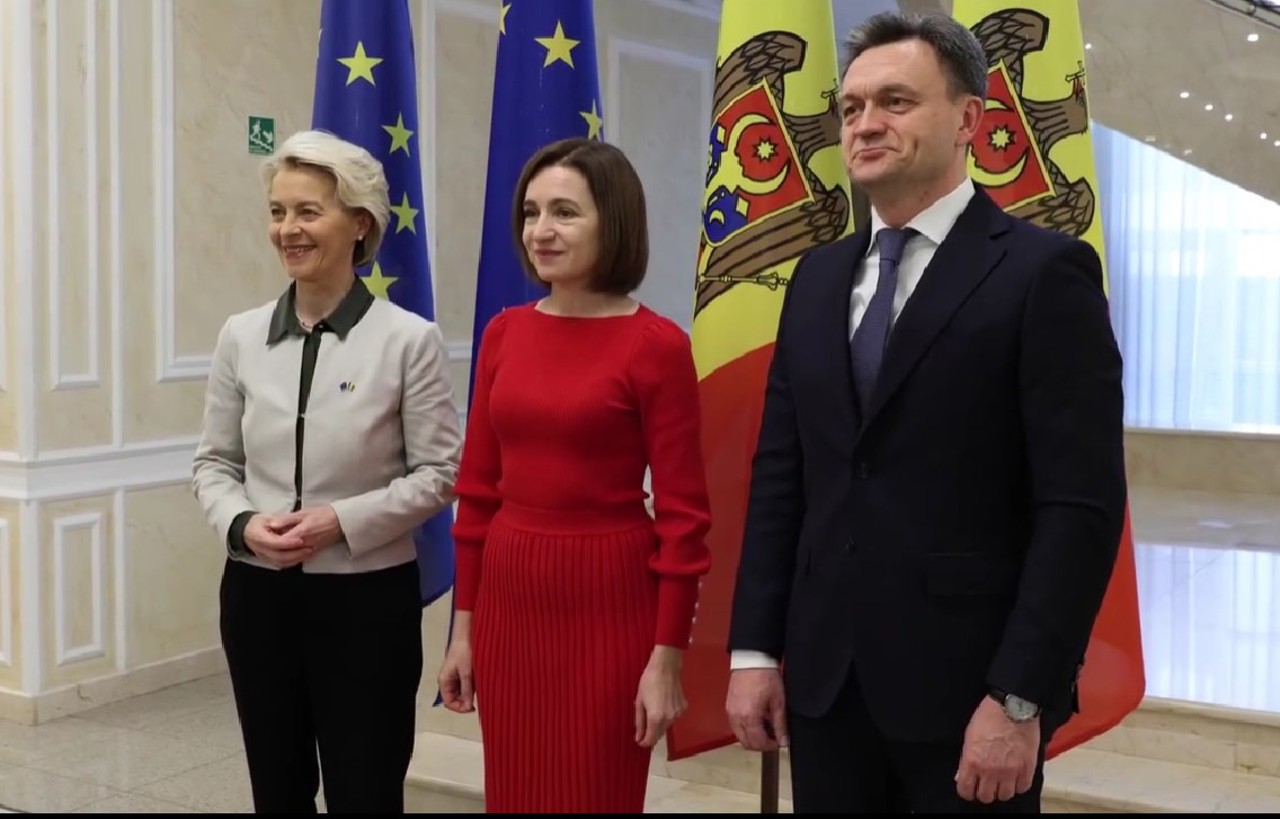 VIDEO Președinta Comisiei Europene, Ursula von der Leyen, întâmpinată la Chișinău de Maia Sandu și Dorin Recean