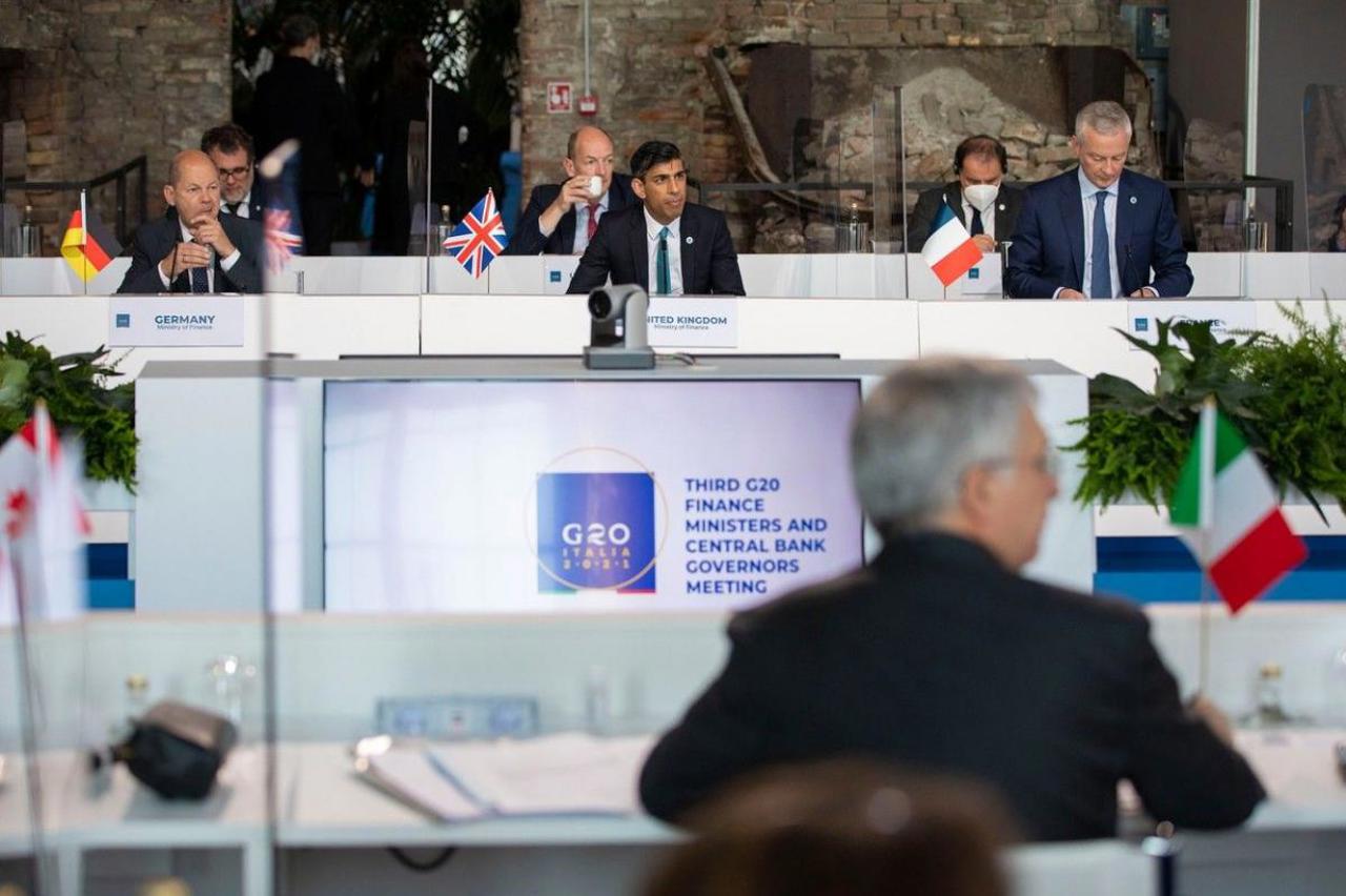 Корреспонденция Брюсселя// Накануне встречи G20 ведущие деятели призывают повысить налоги на богатых