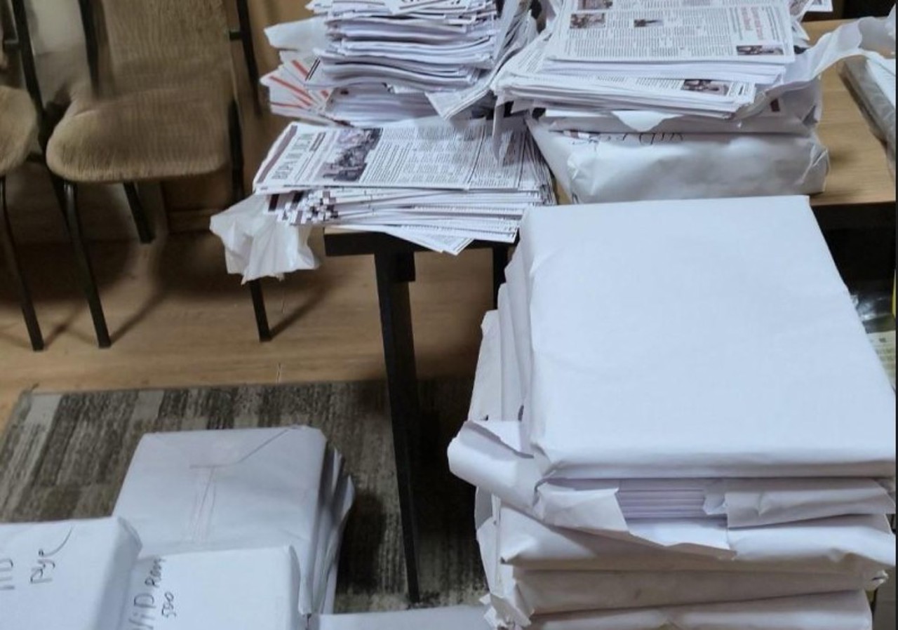 O tipografie din capitală pregătea ziare cu mesaje denigratoare. Trei persoane reținute