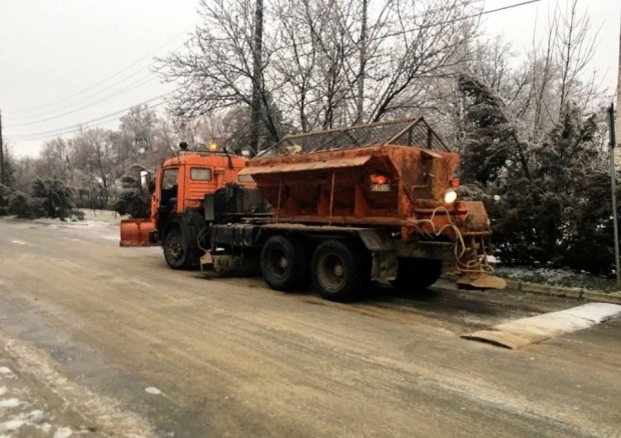 Chișinăul se pregătește pentru iarnă: utilaje verificate și materiale antiderapante stocate