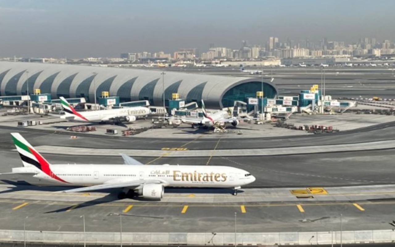 Dubai a restricționat cursele aeriene operate de companiile străine: O cursă dus-întors pe zi