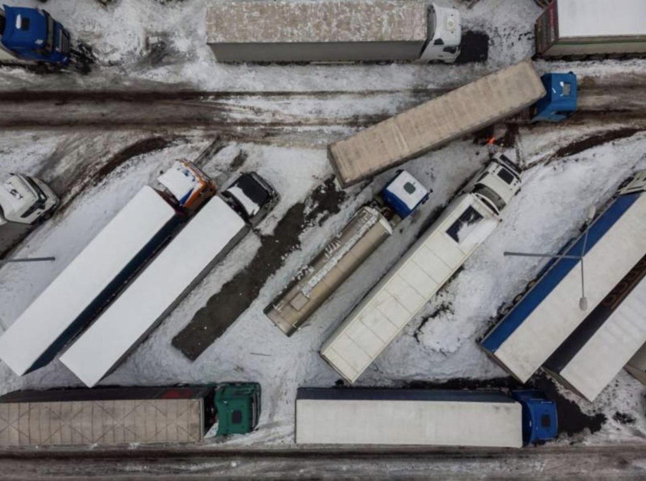 Guvernul polonez convine cu transportatorii să pună capăt blocării punctelor de trecere a frontierei ucrainene