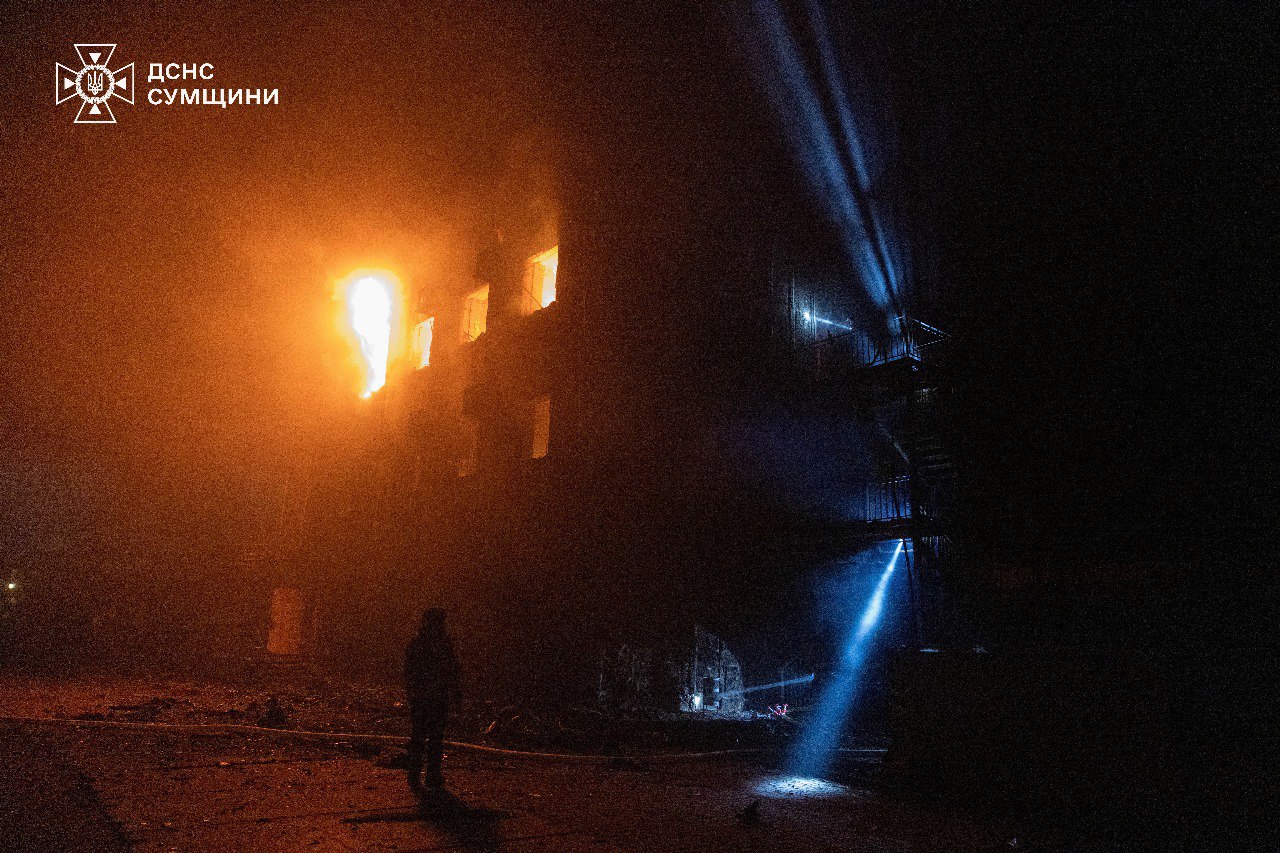 Civili răniți și infrastructură civilă distrusă la Sumî după o serie de atacuri cu drone rusești efectuate într-o singură oră