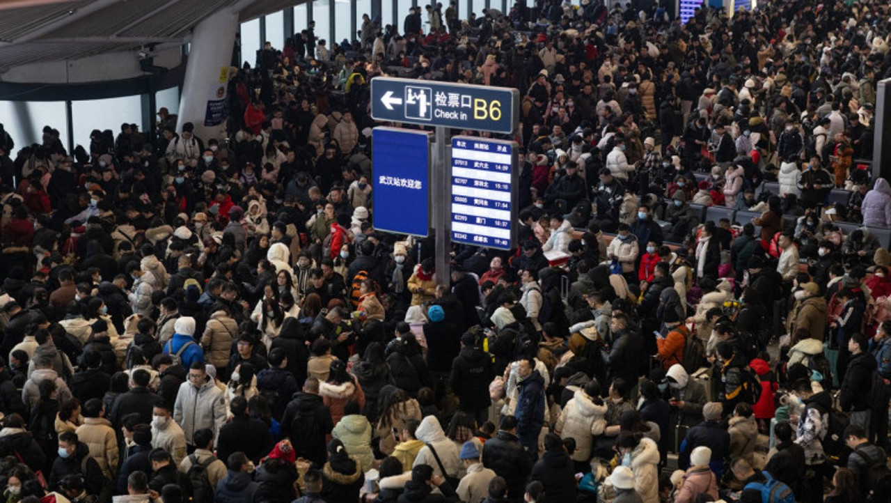 China: Anhui braves rare heavy snowfall to safeguard power, roads