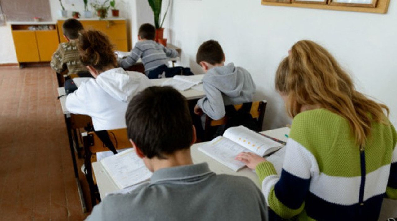 Examenele naționale 2026: Elevi din toate raioanele R. Moldova participă la testarea noilor modele de subiecte 