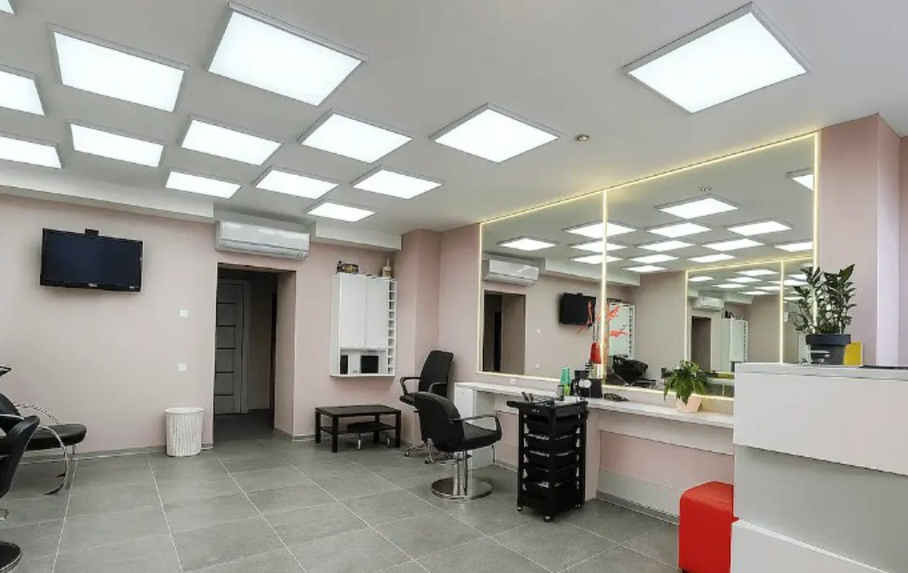 Inspectorii fiscali vizitează frizeriile și saloanele de frumusețe pentru a combate economia informală