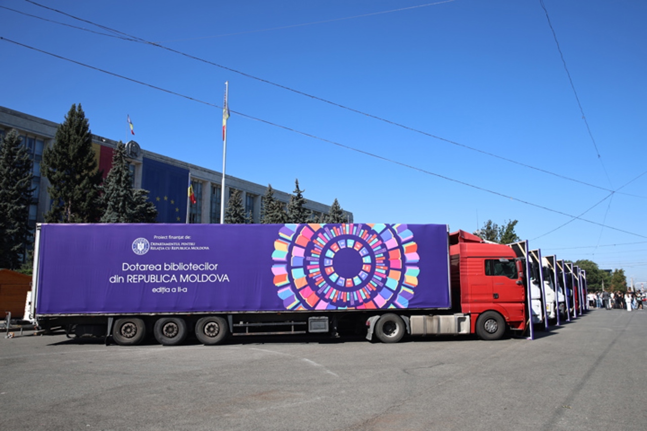 Romania donates 80,000 books to Moldova to strengthen cultural ties