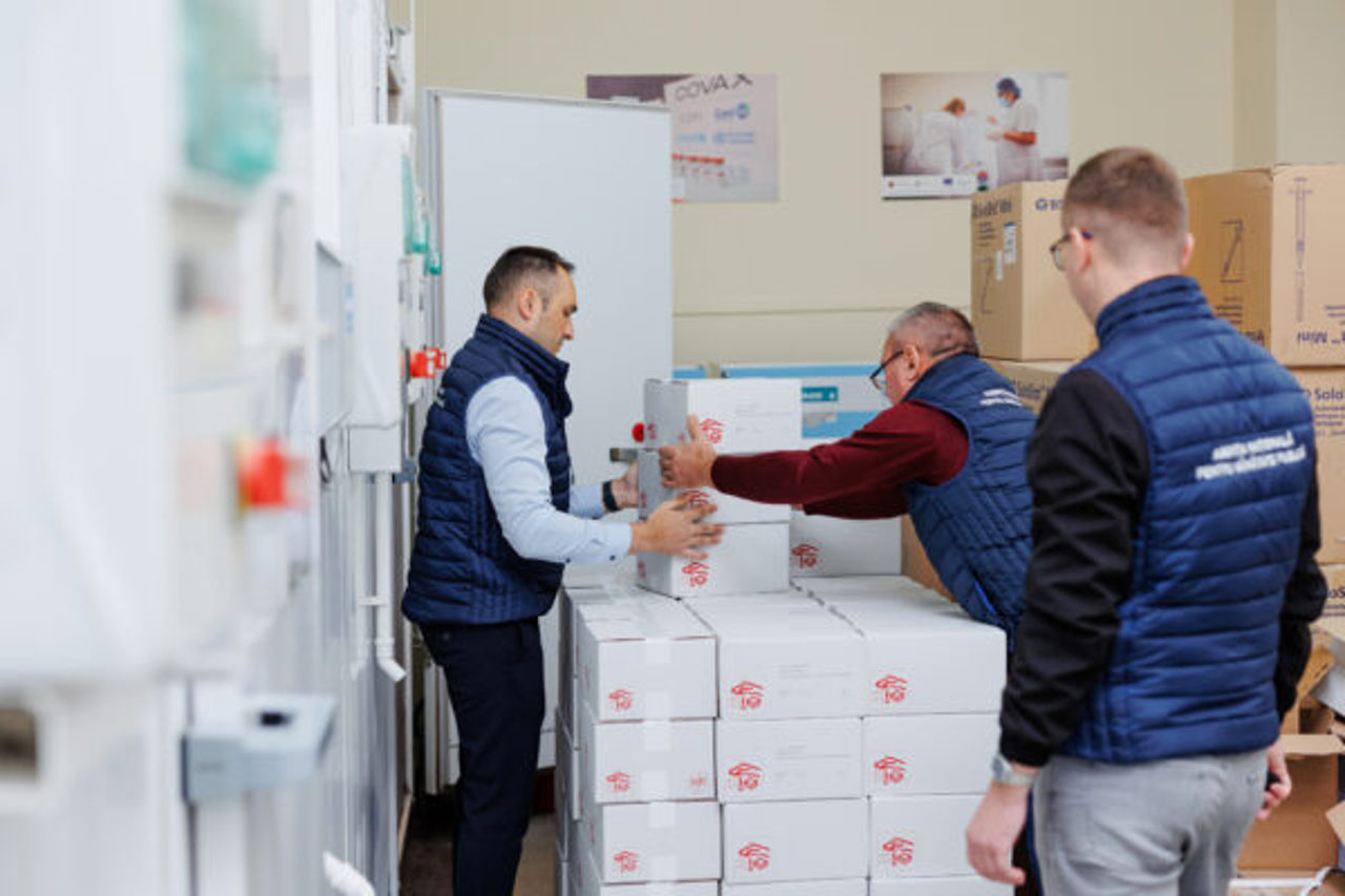 R. Moldova a recepționat 240 de mii de doze de vaccin antigripal. Persoanele cu risc înalt de îmbolnăvire, imunizate prioritar