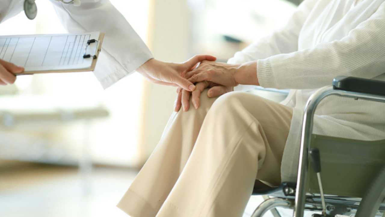 Nouă metodă de evaluare a dizabilității: Autoritățile vor analiza impactul afecțiunii asupra vieții pacientului