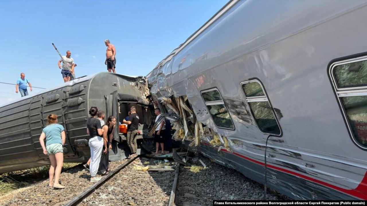 Un tren de călători a deraiat în regiunea rusă Volgograd. 140 de persoane au fost rănite