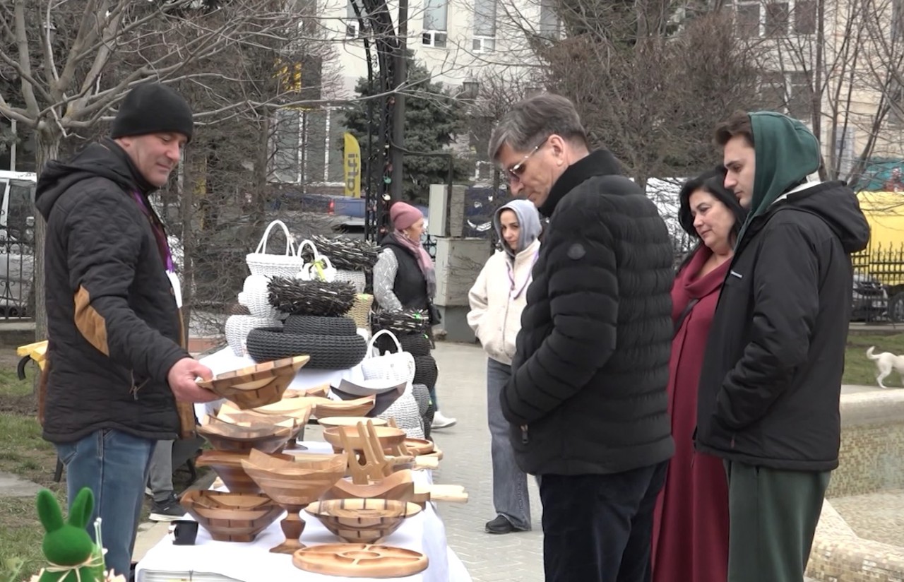 Meșterii populari din țară și-au expus creațiile la Comrat 