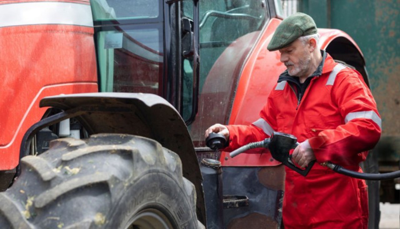 Agricultorii cer rambursarea accizelor la motorină pe o perioadă mai mare decât cea aprobată de Guvern: „Motorină nu este”