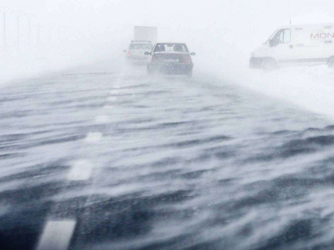 Blizzard, heavy snow and extreme winds grip Romania until Monday