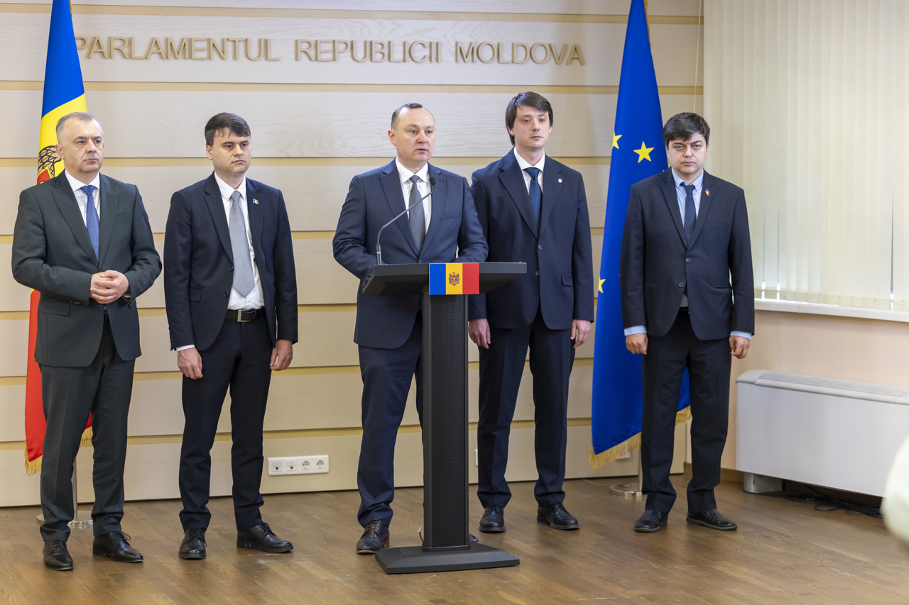 Socialiștii propun reducerea numărului de deputați în Parlament de la 101 la 61  