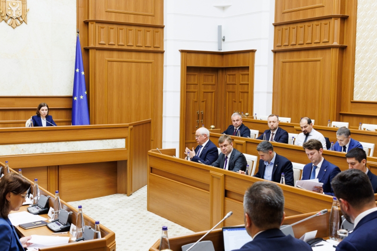  Autoritățile pregătesc un program de sprijin în sezonul rece. CNS: Pericole imediate nu există