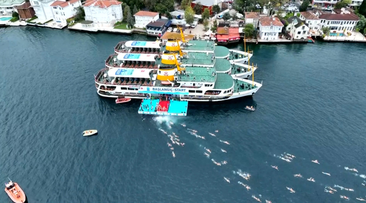 Asia și Europa, unite prin sport: aproape 3.000 de înotători pe Bosfor