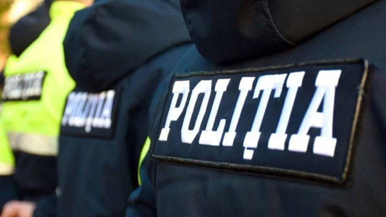 Escrocherie: Doi tineri au convins femei din Chișinău să le transmită 200.000 de lei