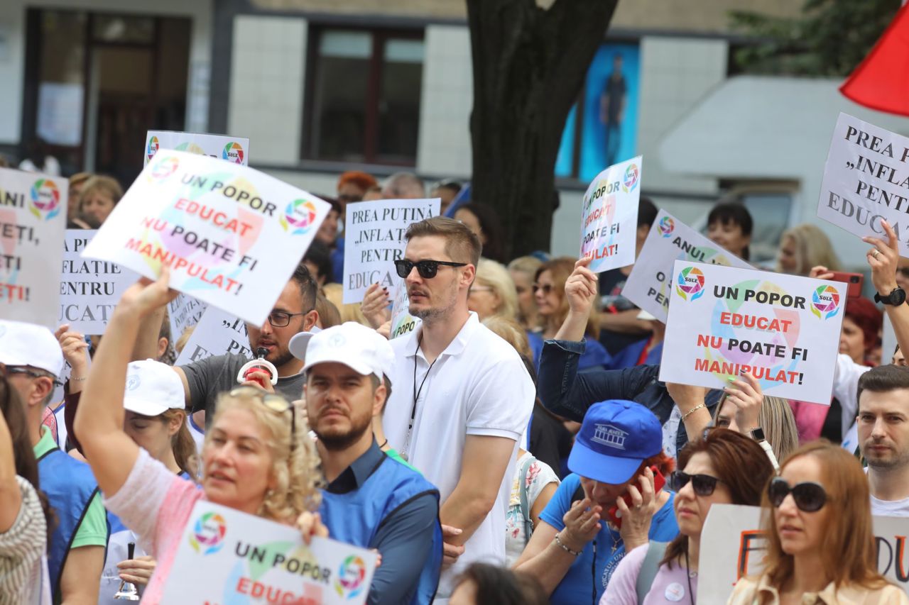 Румынская Пресса // Всеобщая забастовка в сфере образования продолжается. Экзамены могут быть отложены