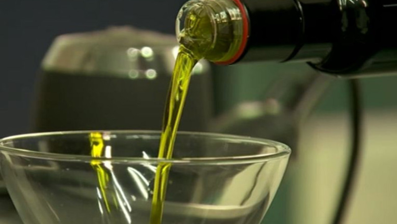 Uleiul de palmier, testat înainte să ajungă la consumatori: cinci tone distruse în 2025 din cauza neconformităților