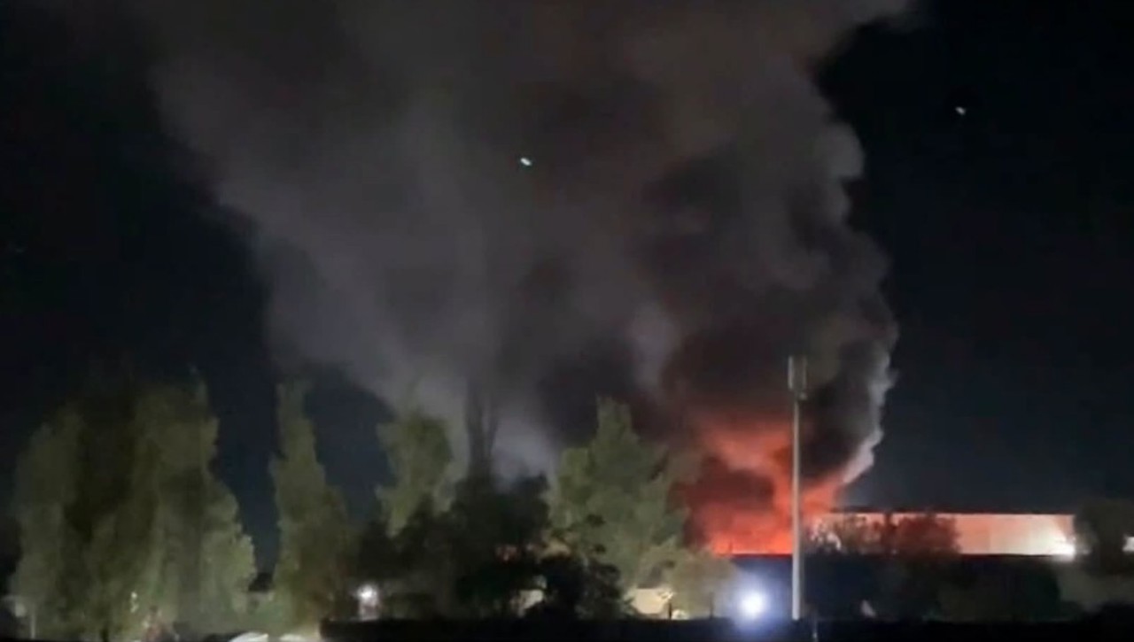 Explozii puternice la Rezina, în toiul nopții. Poliția: Un camion a fost cuprins de flăcări