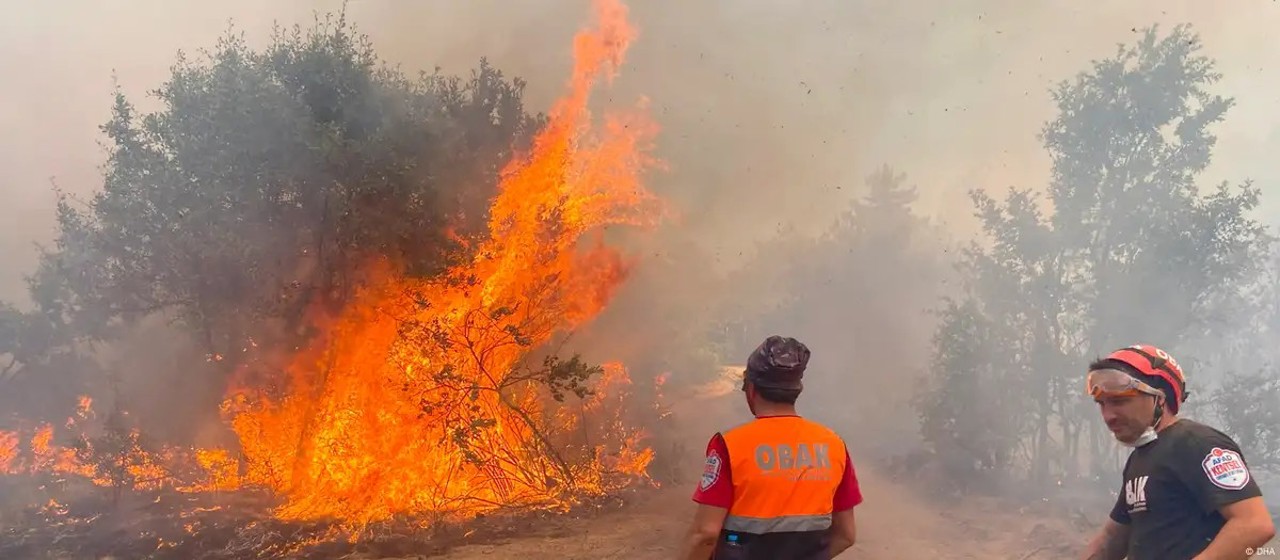 Incendiile nu contenesc în Turcia. Antalya și alte stațiuni sunt în pericol 