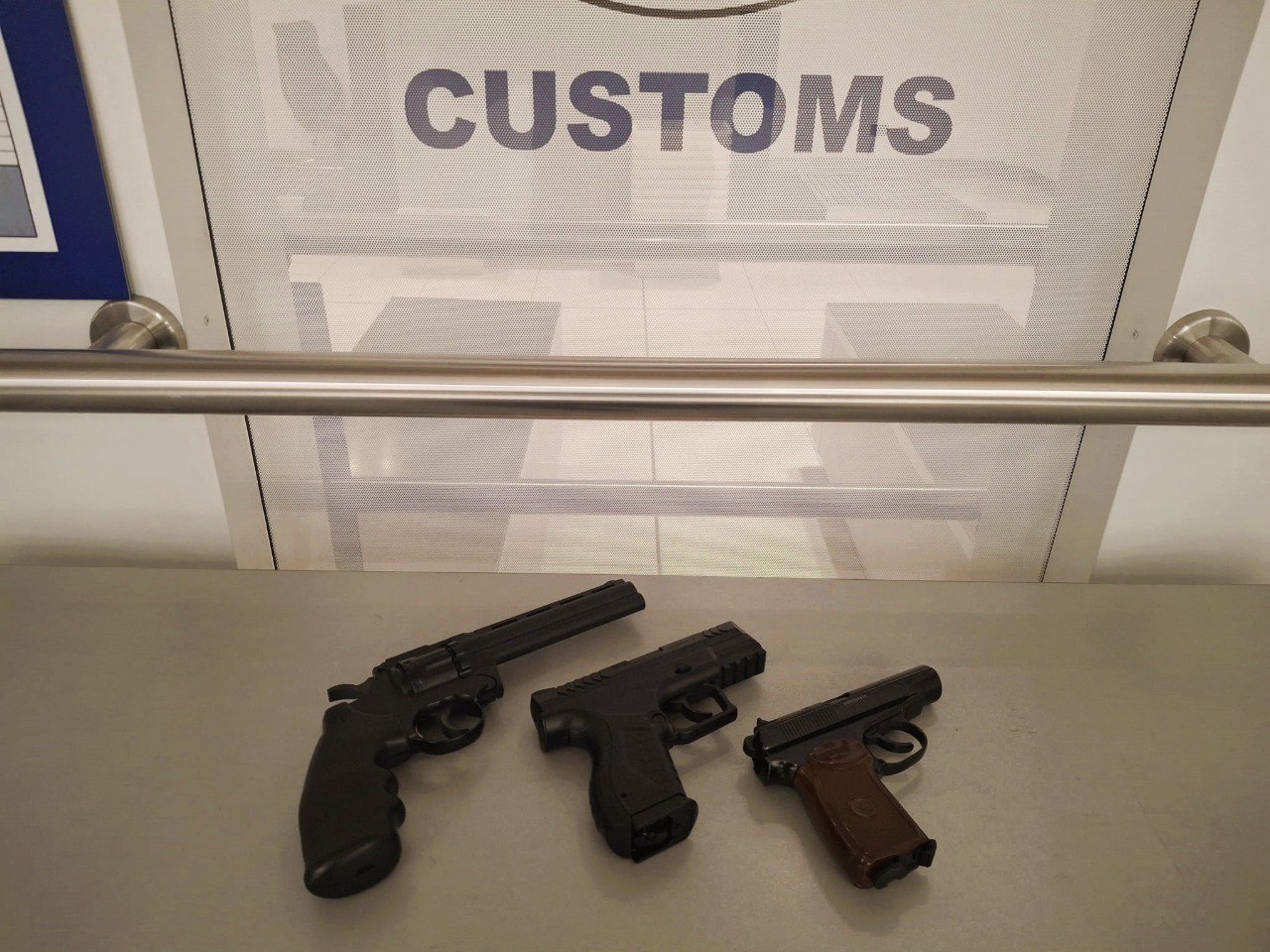 В аэропорту Кишинева при проверке багажа обнаружили пневматические пистолеты