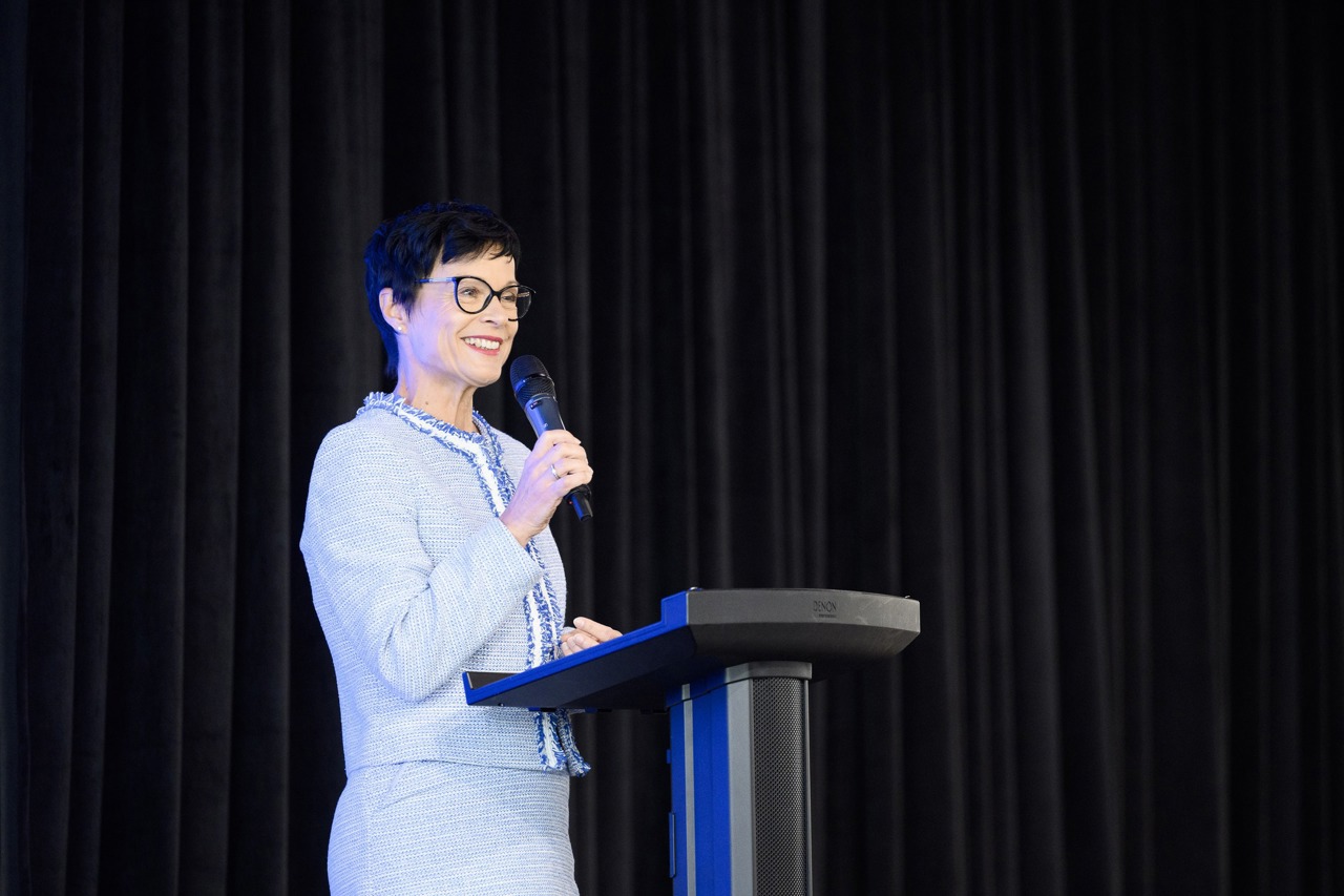 Еврокомиссар по вопросам расширения призывает инвестировать в Молдову