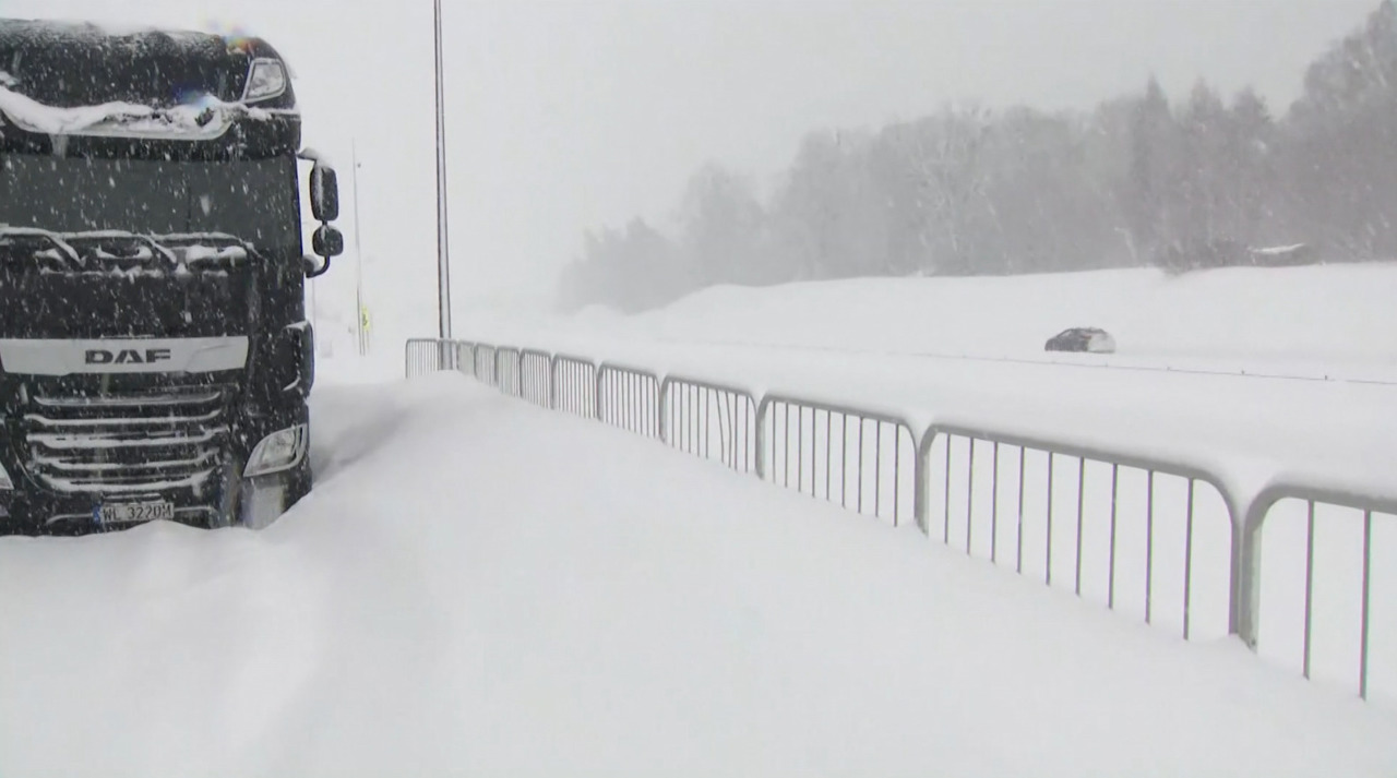 Haos provocat de ninsorile abundente în Polonia, chiar înainte de Anul Nou