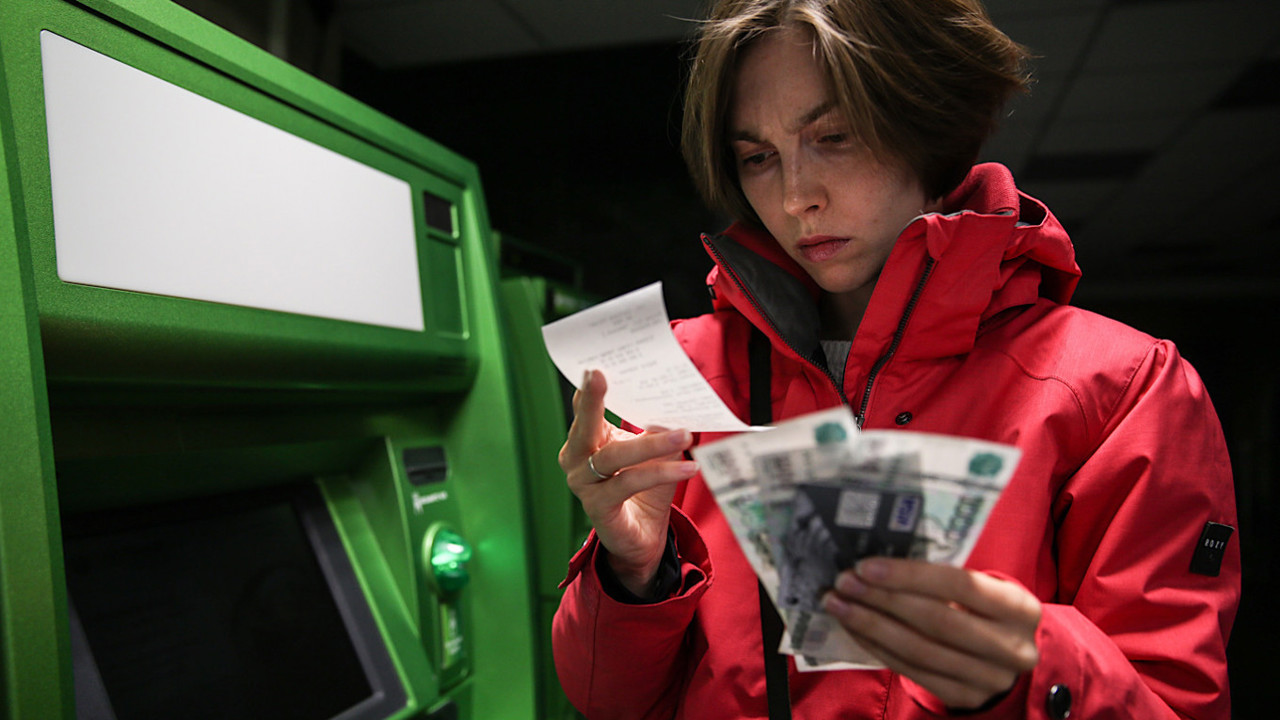 Why are Russian banks cutting credit card limits