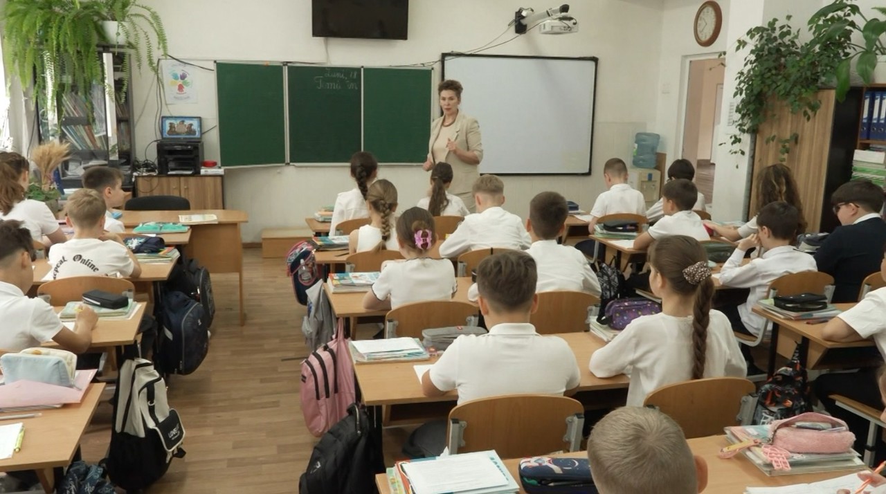 Elevii din clasele a IV-a vor primi note la disciplinele de examen Limba română și Matematică  