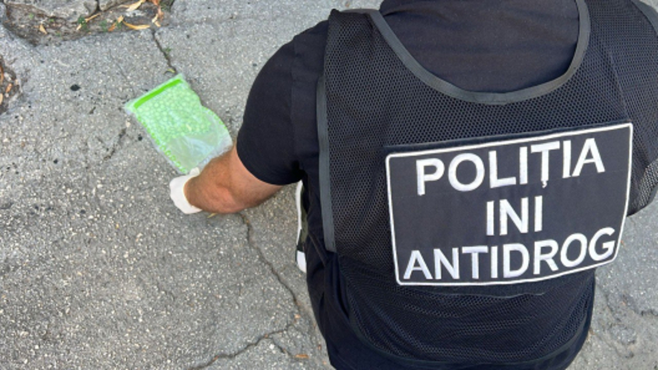 Two Moldovans detained for smuggling Ecstasy from Romania, face up to 15 years in prison