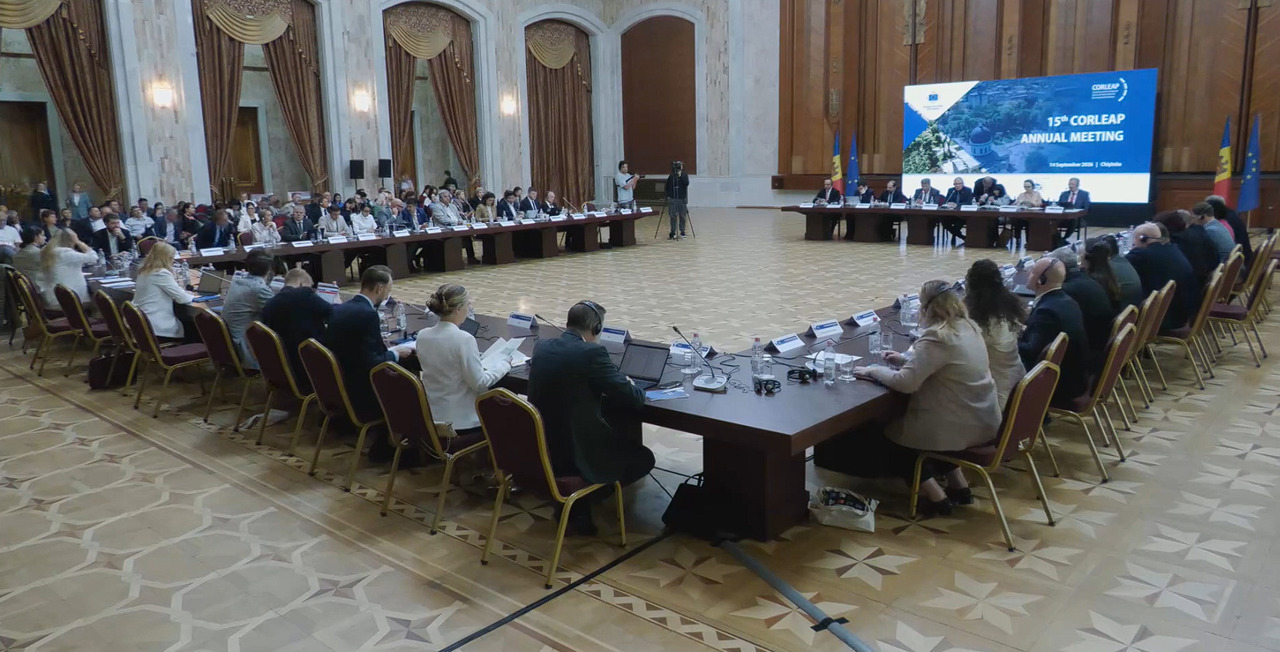 „O reformă insuficient explicată lasă loc altora să o explice în locul statului”: Dezinformarea și amalgamarea, discutate la Chișinău
