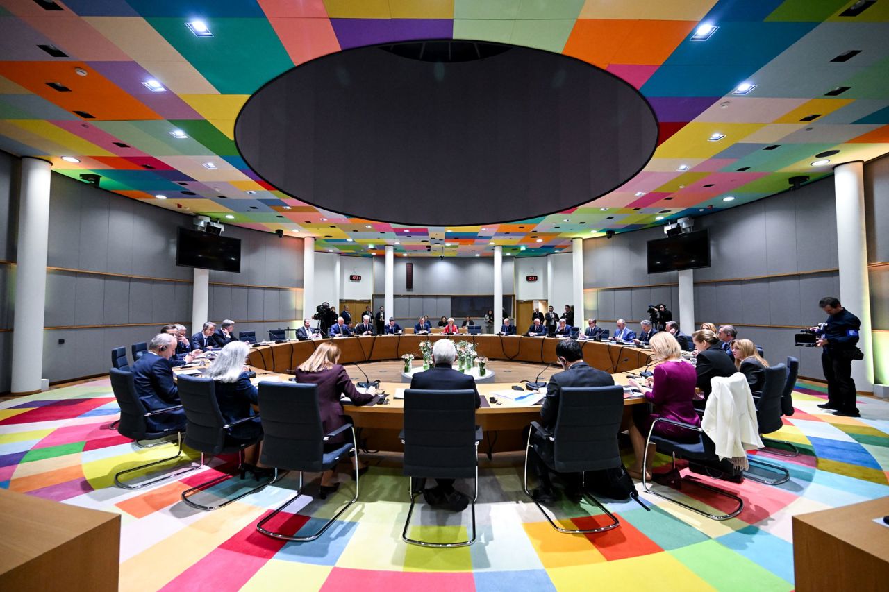 European leaders split over retaliatory tariffs following Trump's Greenland pivot