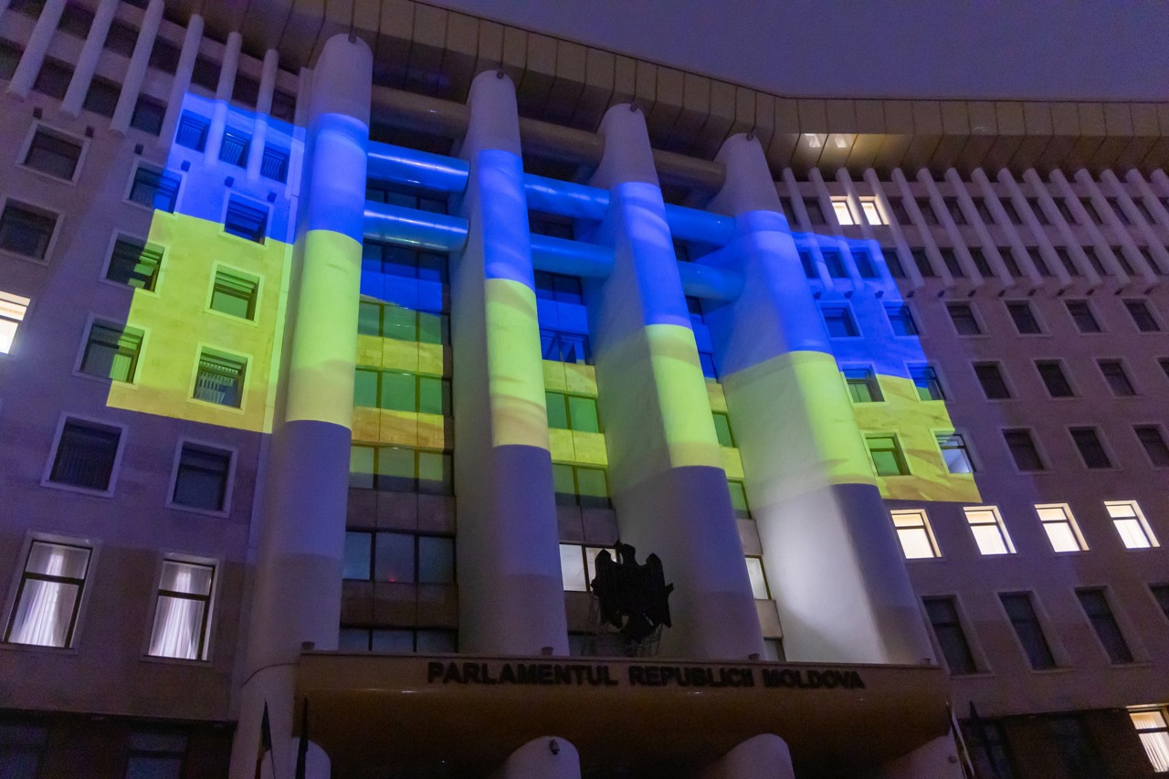 Lumini în culorile Ucrainei și prezență la Kiev: gesturi de solidaritate cu poporul ucrainean