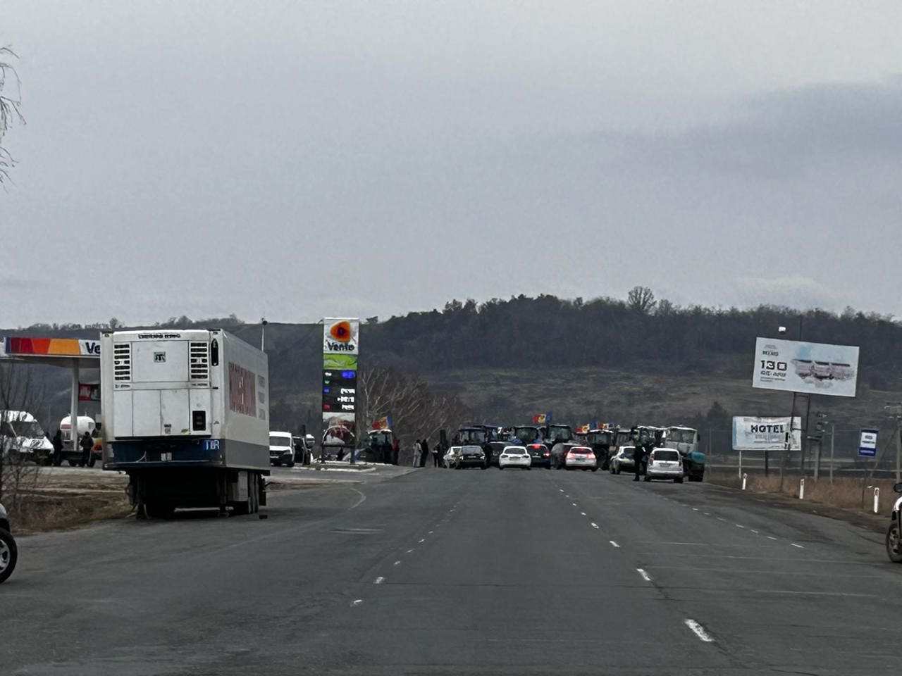 Fermierii au blocat drumul de acces spre vama Leușeni-Albița